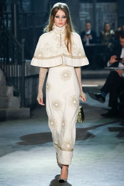 Look 80